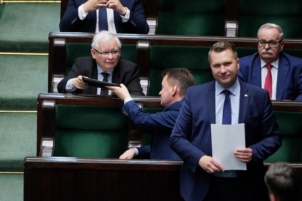 Kaczyński zarabia 25 tys. a Czarnek 17 tys