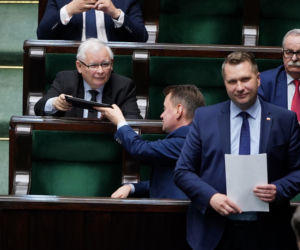 Kaczyński zarabia 25 tys. a Czarnek 17 tys