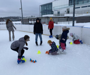 Lodowisko w Centrum Rekreacyjno-Sportowym Ukiel