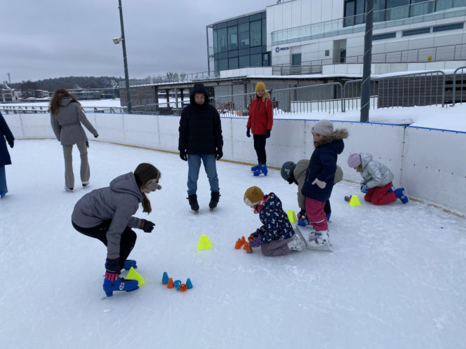 Lodowisko w Centrum Rekreacyjno-Sportowym Ukiel