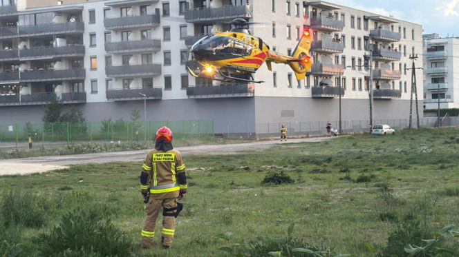 Tragiczny wypadek w Ząbkach. Nie żyje jeden z mężczyzn podróżujących Audi