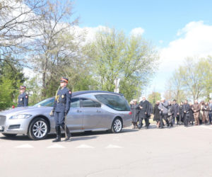 Polacy żegnają Łukasza Litewkę. Kondukt żałobny