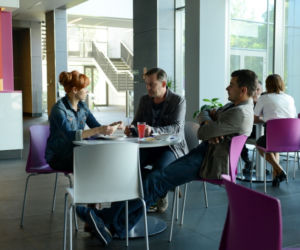 Komisarz Alex 4 sezon odcinek 48 (odc. 9). Lucyna (Magdalena Walach), Michał Orlicz (Antoni Pawlicki), Ryszard Puchała (Ireneusz Czop)