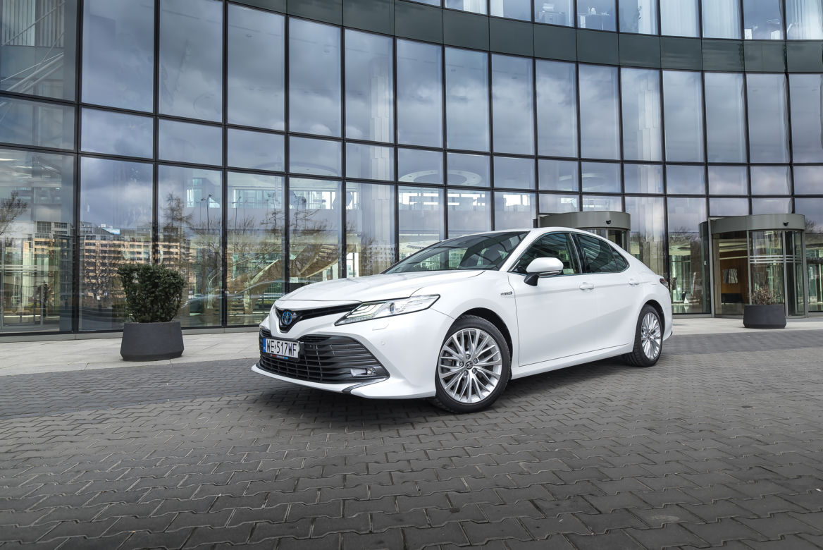 Toyota Camry 2.5 Hybrid 218 KM e-CVT Executive + VIP