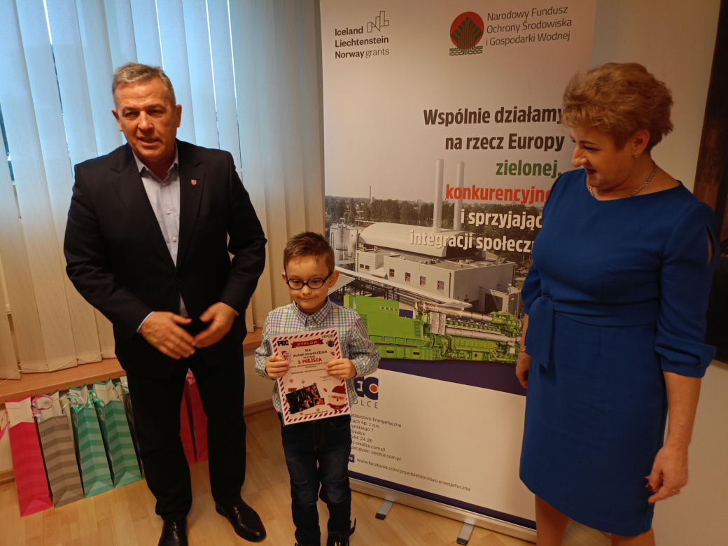 Podsumowanie konkursu na bożonarodzeniową kartkę świąteczną z recyklingu odbyło się w siedzibie Przedsiębiorstwa Energetycznego w Siedlcach