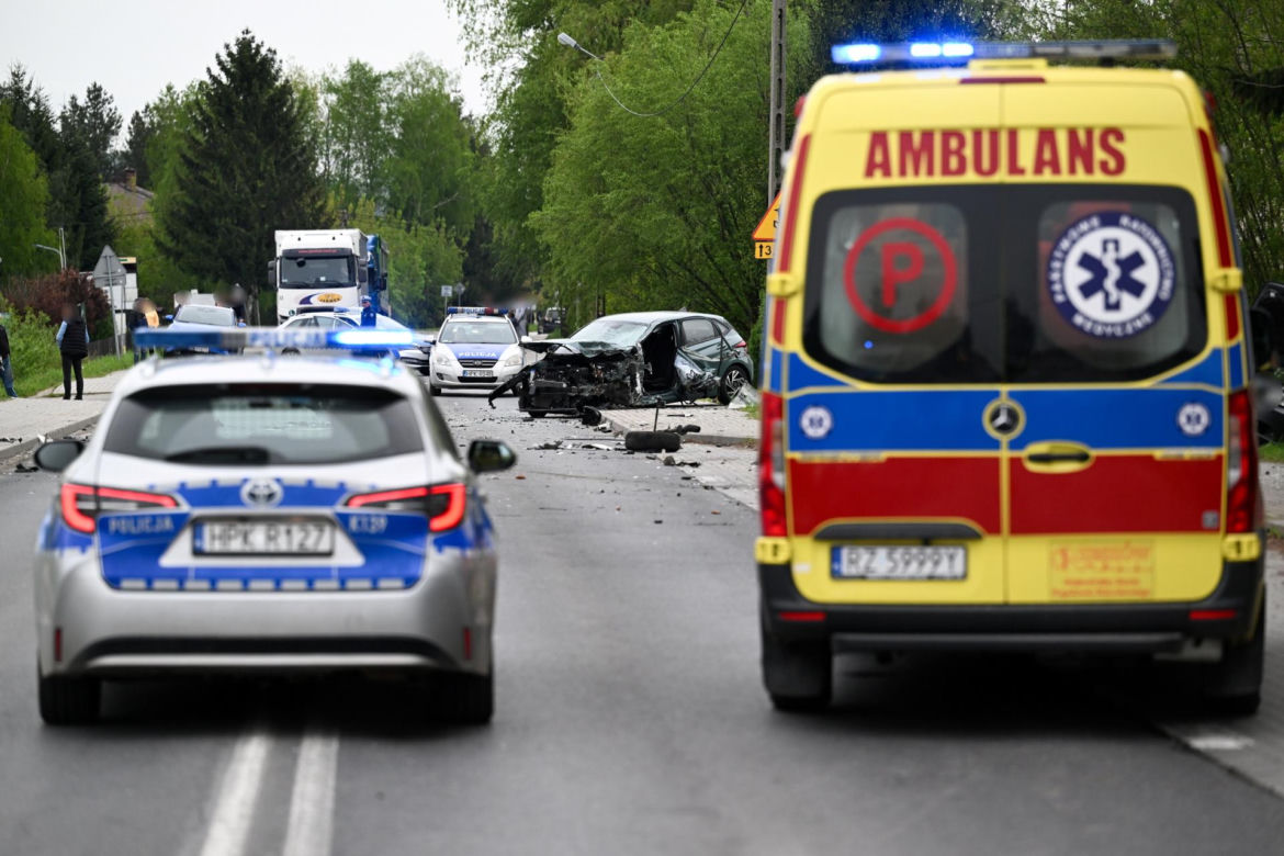 Wypadek w Tyczynie. Tir wjechał w przystanek.