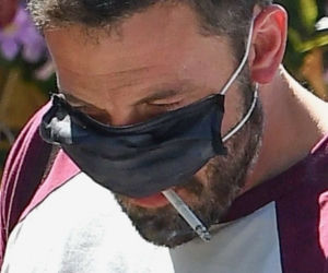 Ben Affleck z papierosem