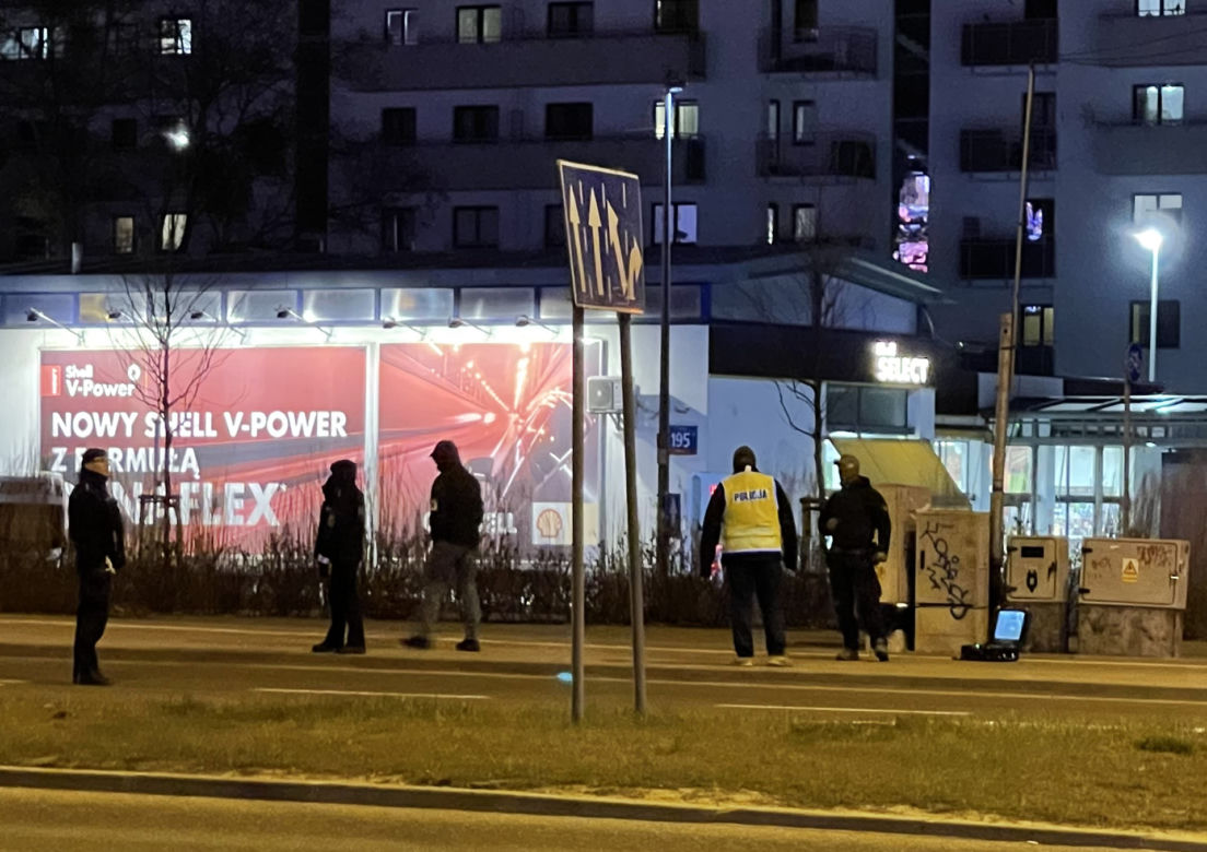 Ładunek wybuchowy na stacji benzynowej przy Wolskiej!? Zamknięto kilka ulic