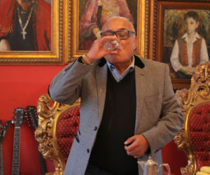 Don Vasyl ma problemy z alkoholem 