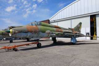 Wojskowe Zakłady Lotnicze sprzedają Su-22. Samolot szturmowy można kupić za cenę auta