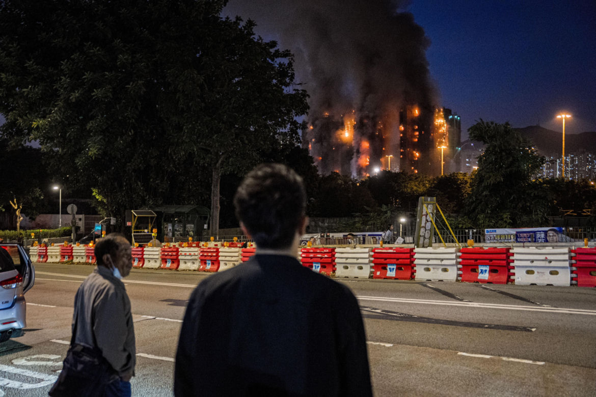 To najtragiczniejszy pożar w Hongkongu od dziesięcioleci. Bilans ofiar wzrósł do 94. Strażacy muszą przeszukać 2 tysiące mieszkań