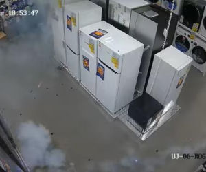 Odpalili fajerwerki w sklepie