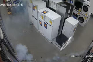 Odpalili fajerwerki w sklepie