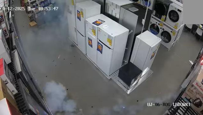 Odpalili fajerwerki w sklepie