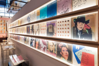 15 minut sławy ma dziś każdy. Na legendę trzeba całego życia.  Wystawa „Andy Warhol. Od lini do legendy” w Pałacu Sztuki w Krakowie