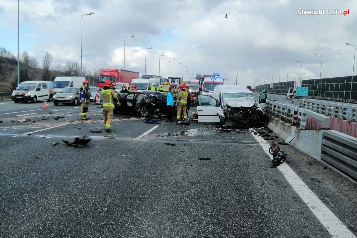 Śląskie: Ciężarówki niczym taran wjechały w samochody. Przerażający wypadek na autostradzie A4