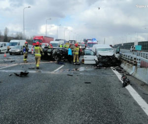 Śląskie: Ciężarówki niczym taran wjechały w samochody. Przerażający wypadek na autostradzie A4
