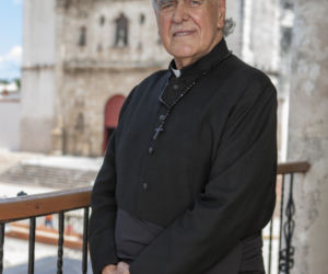 Za głosem serca. Ojciec Anselmo Quinones (Eric del Castillo)