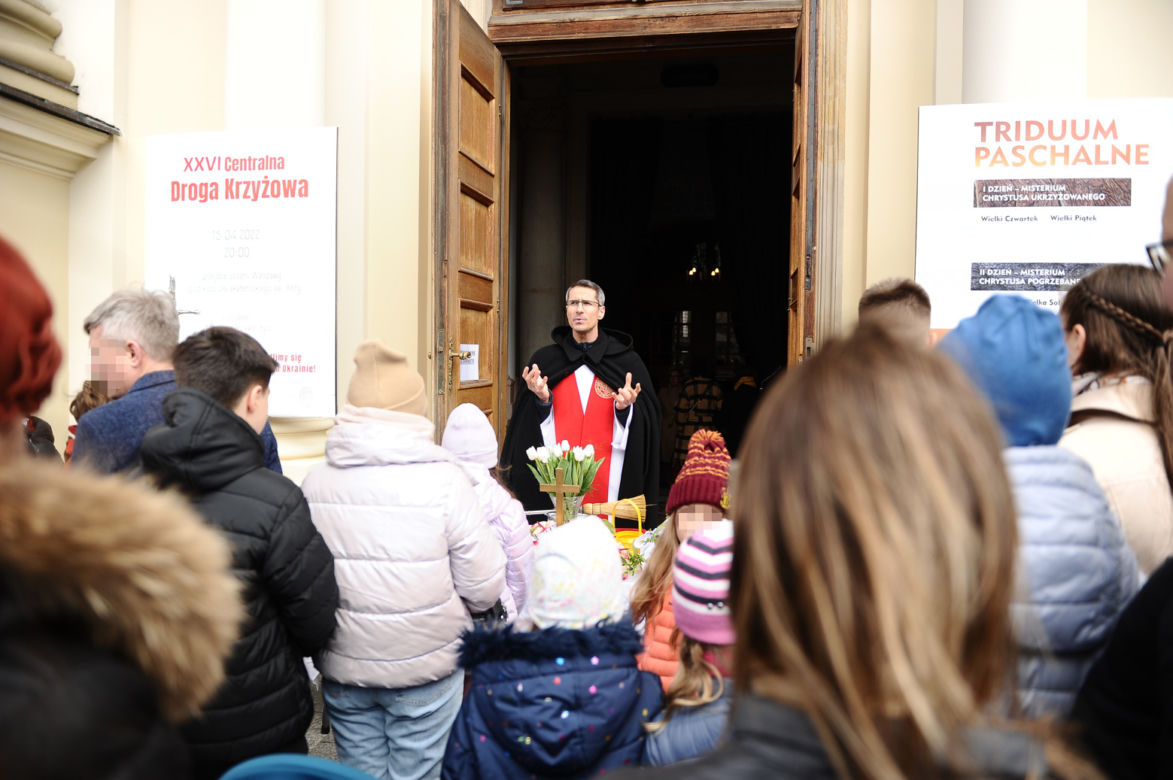 Przejmujące Groby Pańskie w Warszawie. Wielkanoc 2022