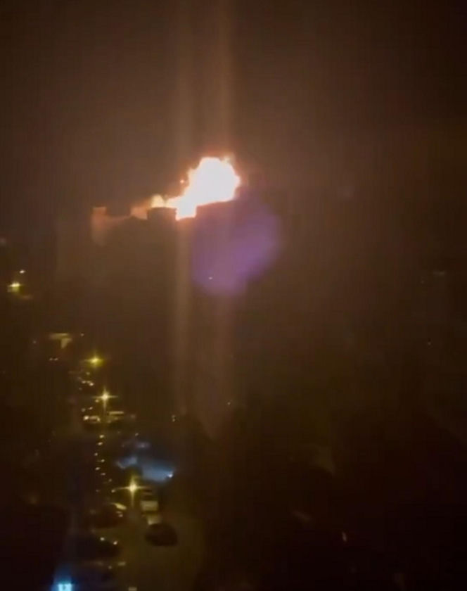 Dron wbił się w blok w Rumunii! Wielki pożar, są ranni