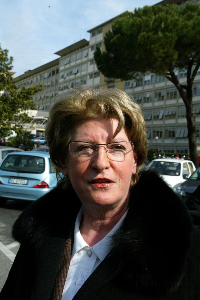 Była pierwszą kobietą na stanowisku premiera III RP. Już po roku złożyła dymisję