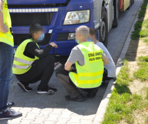 Nastolatkowie z Afganistanu przyjechali do Polski w naczepie tira