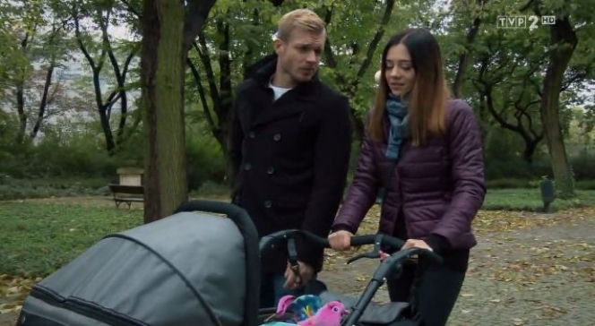 M jak miłość, odcinek 1350, Artur (Tomasz Ciachorowski), Iza (Adriana Kalska)