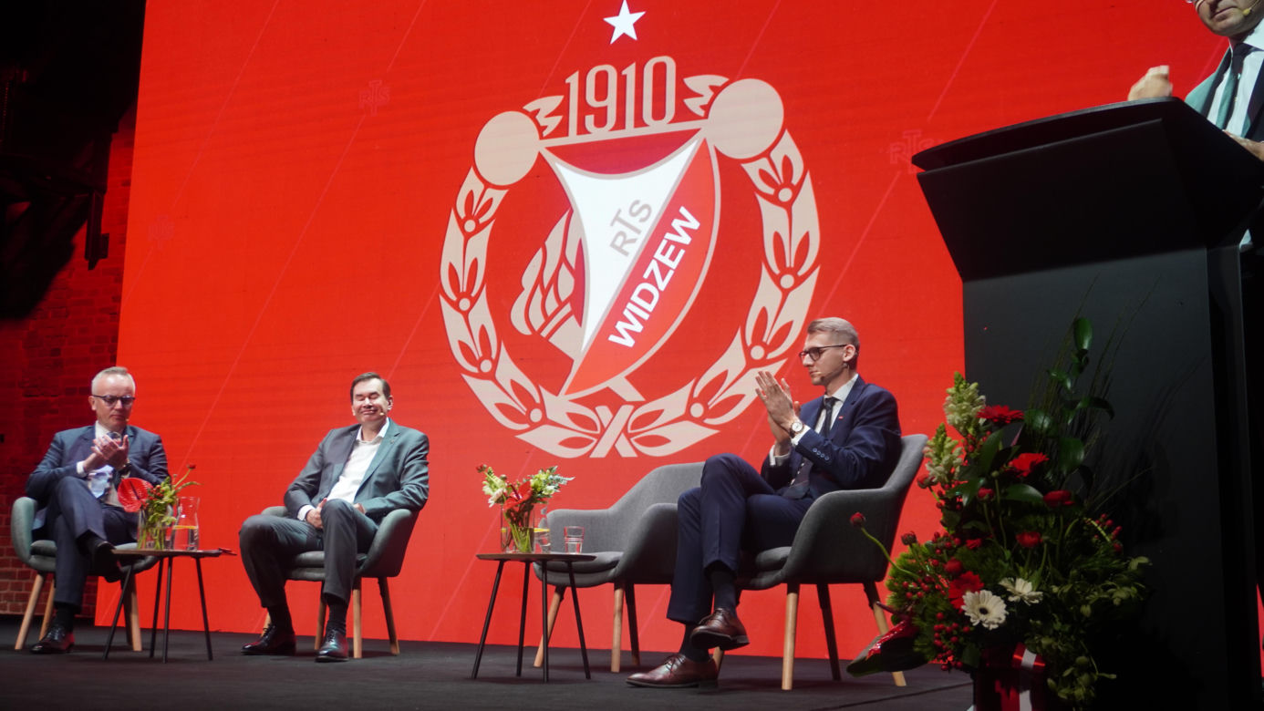 Wielki dzień w ponad 100-letniej historii Widzewa. Robert Dobrzycki oficjalnie nowym właścicielem klubu