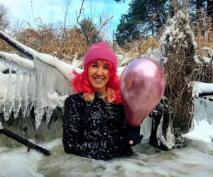 Kolorowe pożegnanie roku w lodowatej wodzie. Morsowy Sylwester 2025/2026 z grupą „Mors Może Więcej”