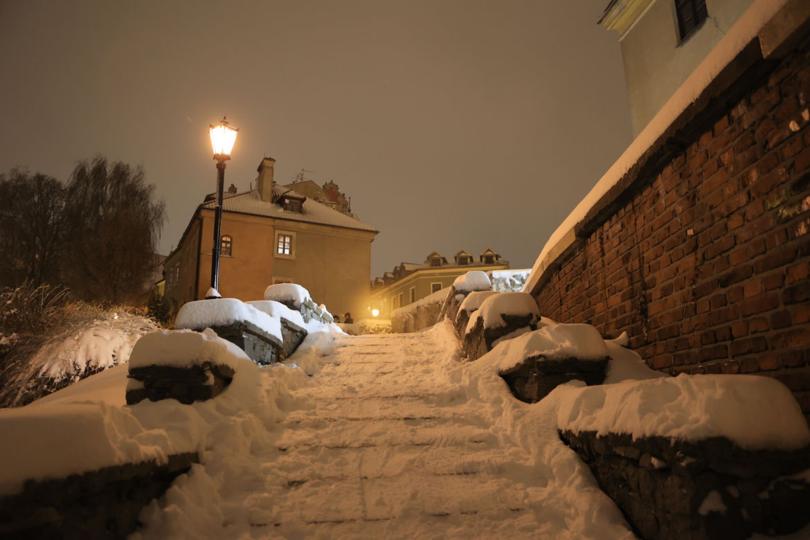 Śnieżny Lublin wieczorową porą