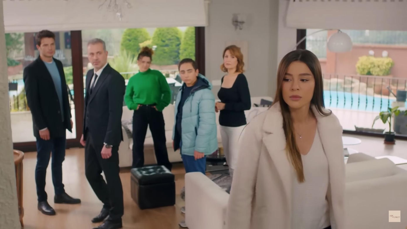 Zeynep podejmuje trudną decyzję o odejściu z domu Bülenta