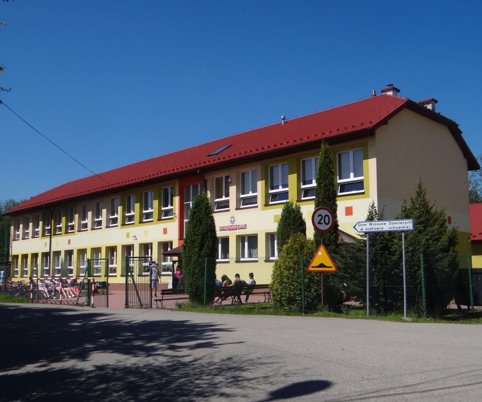 Budynek Domu Wczasów Dziecięcych w Jodłówce Tuchowskiej. O zmianach w przepisach przeczytasz na portalu Architektura.