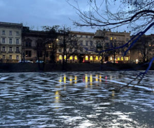 Dzieci weszły na lód na Odrze. Sekundy od tragedii we Wrocławiu