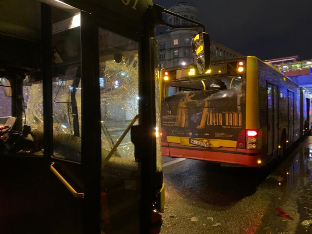 Zderzenie dwóch autobusów na Trasie Łazienkowskiej 