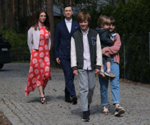 BrzydUla 2 odc. 292. Ula (Julia Kamińska), Marek (Filip Bobek), Antoś (Jakub Jankowski), Julka (Marysia Włodkowska), Kuba (Jakub Rutkowski)
