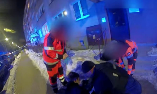 Kobieta umierała przy klatce schodowej. Dramatyczne chwile w Białymstoku