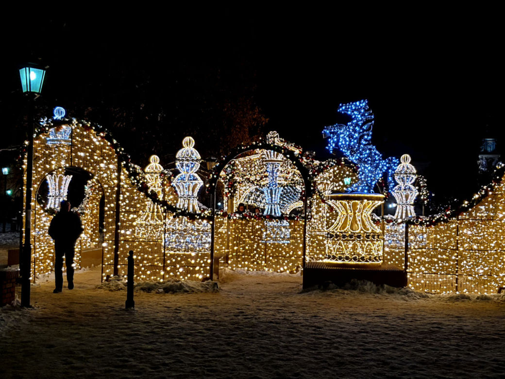 Warszawska iluminacja świąteczna. Magiczny spacer Traktem Królewskim