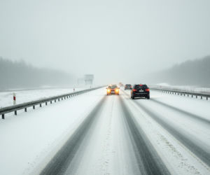 Śnieżny paraliż S7. Jak Ostróda stała się azylem dla setek uwięzionych kierowców?