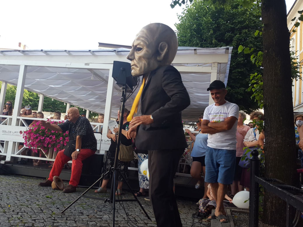 "Peregrinus" na Rynku w Lesznie