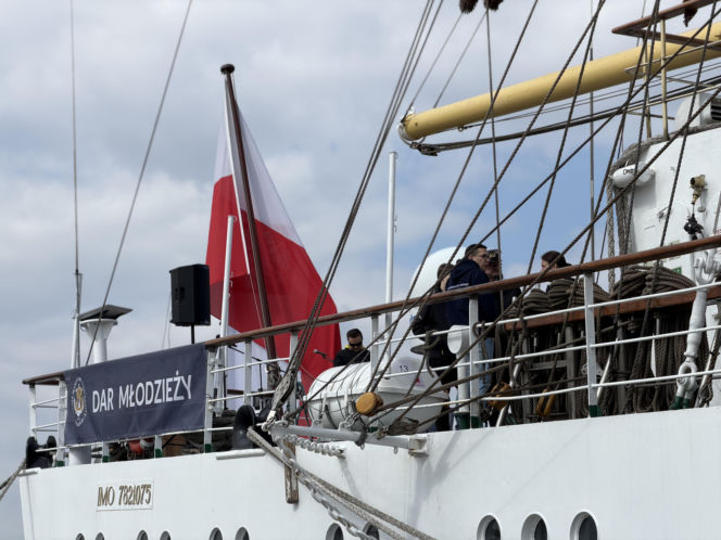 Z Gdyni przez Bahamy do Nowego Jorku! "Dar Młodzieży" wyruszył właśnie w swój najprawdopodobniej ostatni tak długi rejs