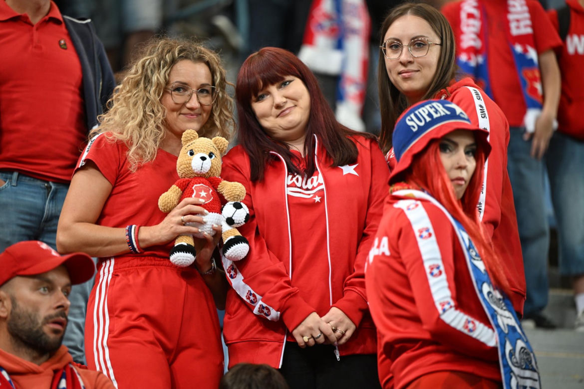Tak kibice Wisły Kraków bawili się na trybunach. Znajdź się na zdjęciach