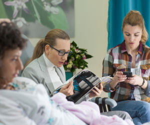 Nie rób scen odc. 2. Ewa (Monika Mariotti), Monika (Magdalena Popławska), Anka (Joanna Brodzik)