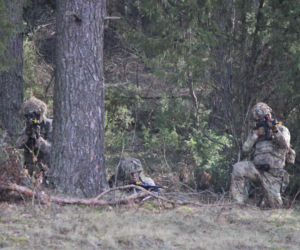 Brytyjscy żołnierze, ćwiczenia na poligonie