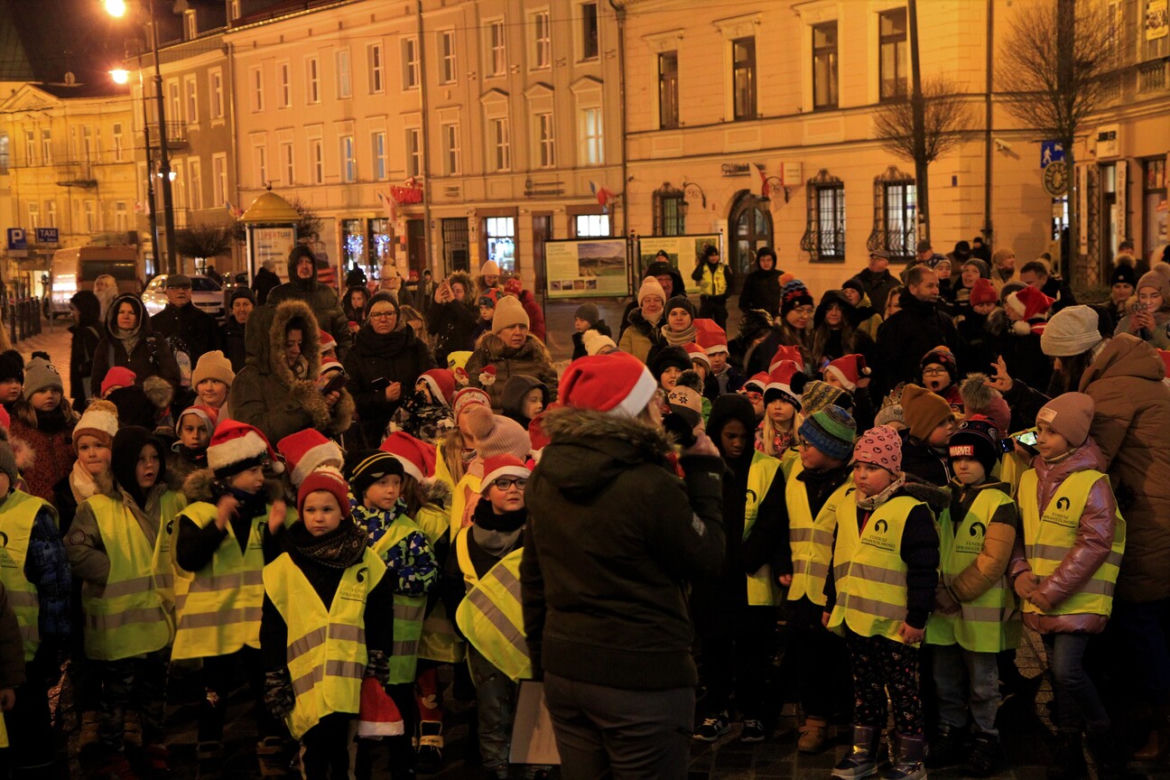 Lublin gotowy na święta! Świąteczne iluminacje już zdobią centrum miasta