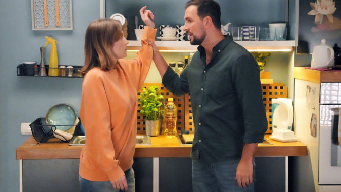 Barwy szczęścia odc. 3363. Renata (Anna Mrozowska), Marcin Kodur (Oskar Stoczyński)