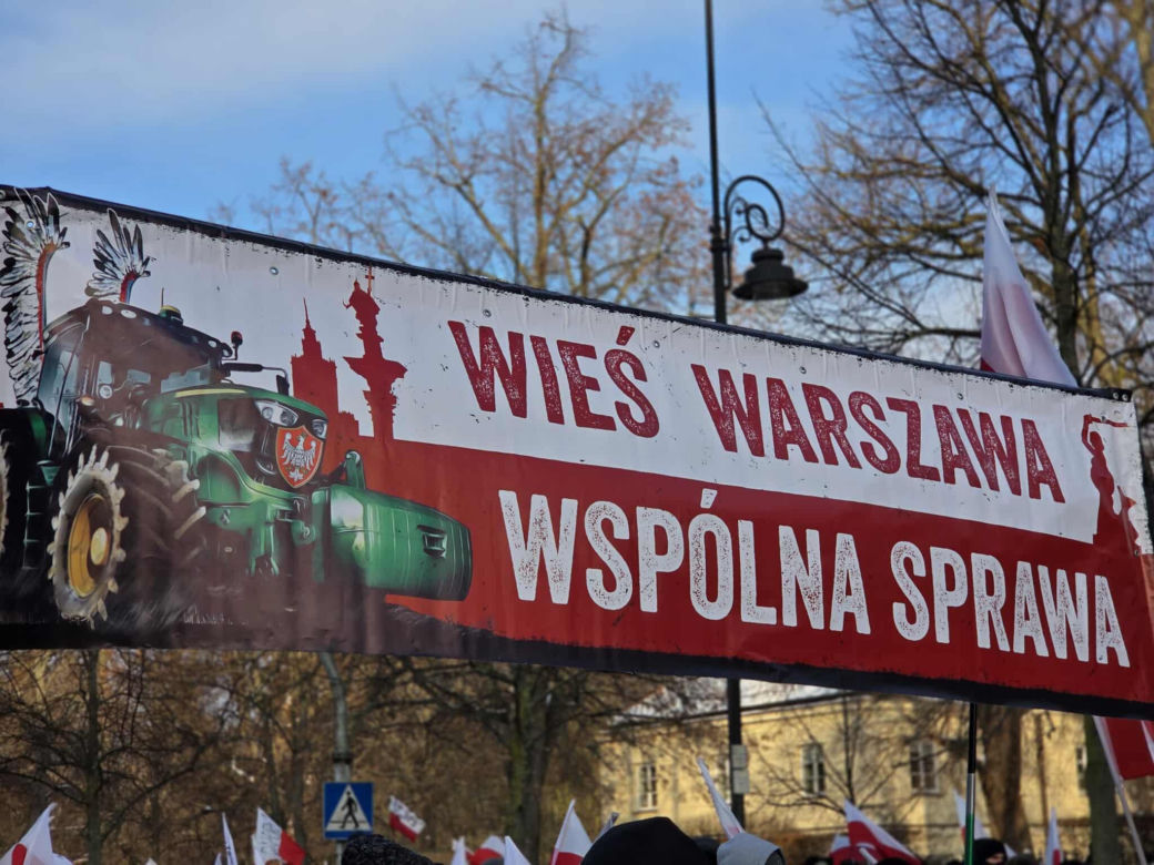 Drogi obstawione radiowozami, policjanci na ulicach. Co się dzieje w Warszawie?!