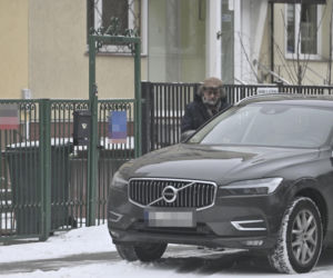 Kuzyn Kaczyńskiego dba o krewnego i odśnieża schody