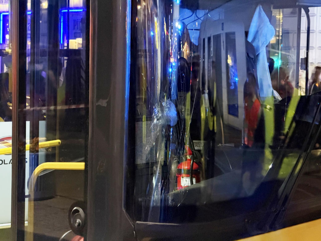 Autobus potrącił kobietę na Nowym Świecie