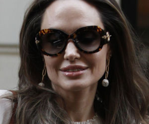 Angelina Jolie bez stanika