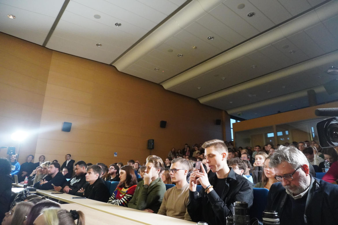 Szymon Hołownia na spotkaniu autorskim w Poznaniu